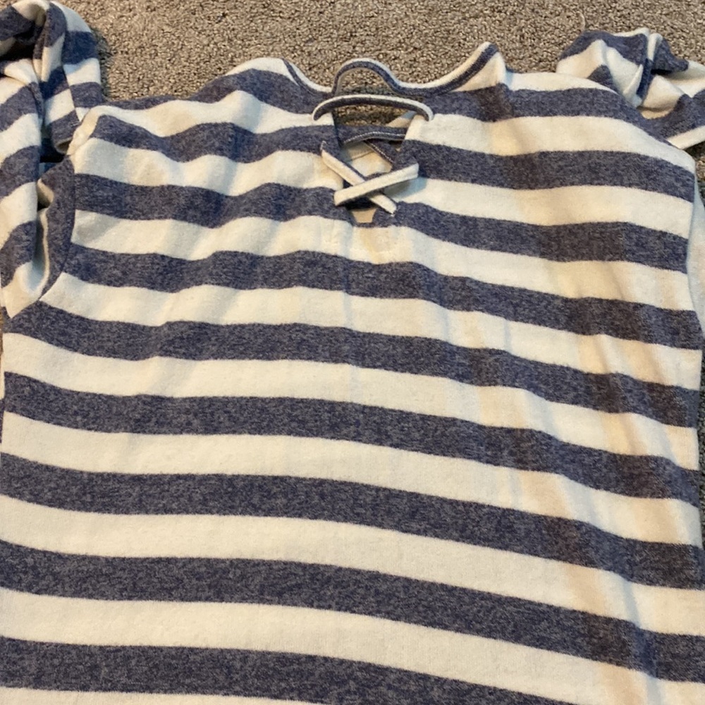 sweater - Picture 2 of 2